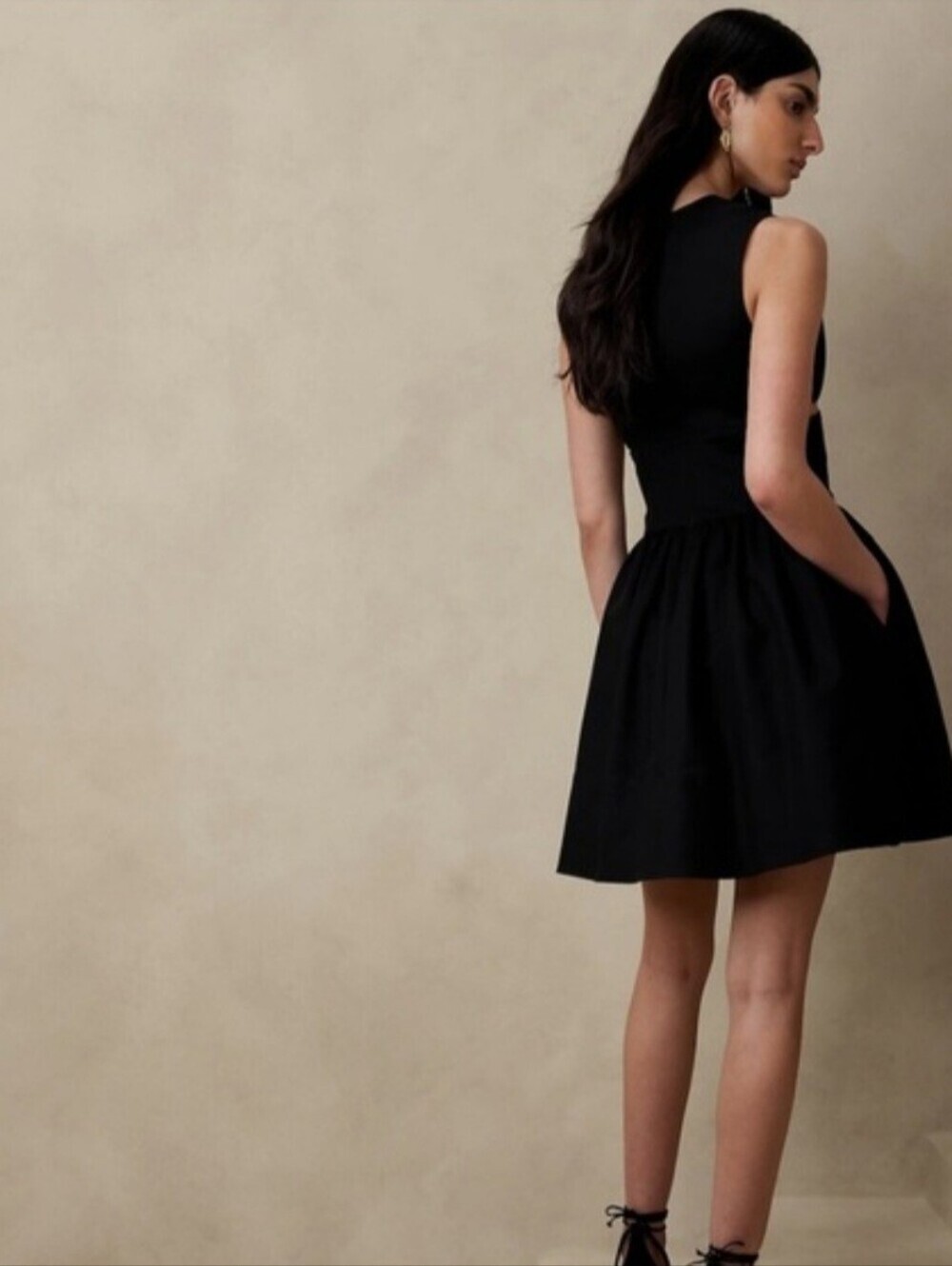 Banana Republic Anisa Cut-Out Mini Dress – Black – Size 6 - Picture 6 of 6